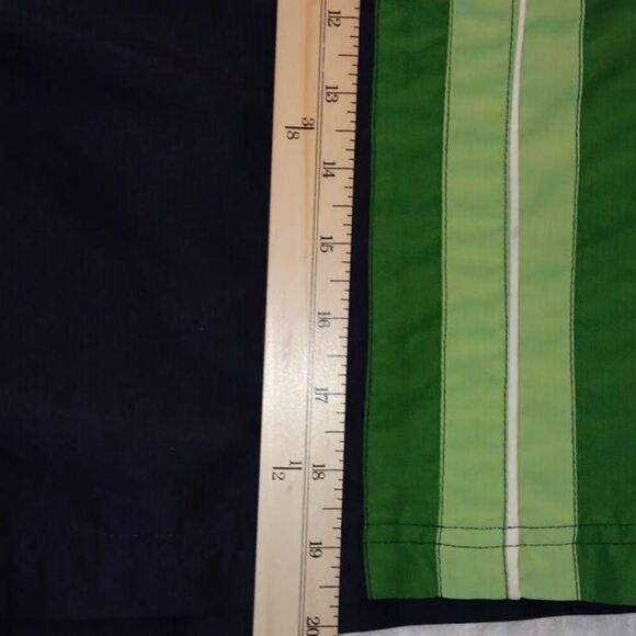 Cremieux Swim Shorts for Men Size XL  Navy & Green lined swim/board shorts Lengt - Picture 5 of 6